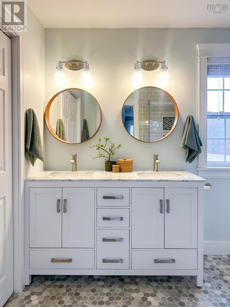 Property 25 of 48 of 690 Maple Street