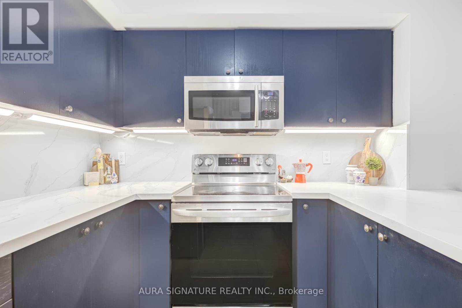 #6 3335 THOMAS STREET E - 12