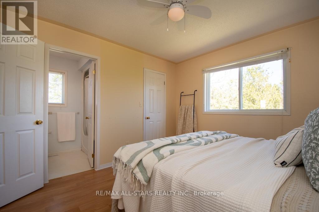 Primary showing Full Ensuite Bath
