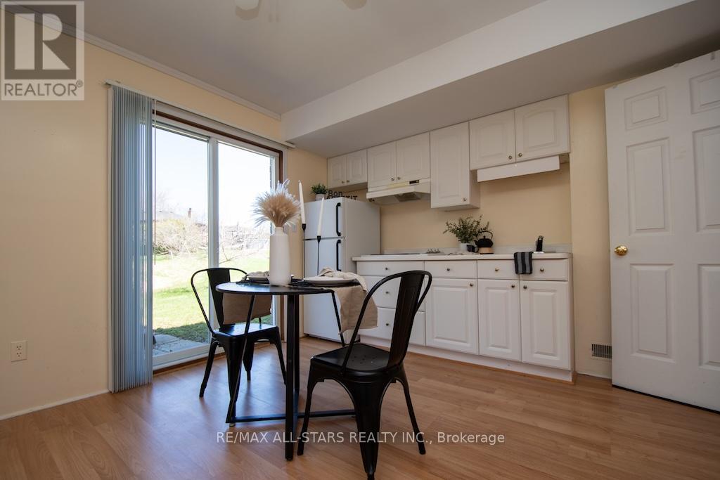 Kitchenette/ has cook top