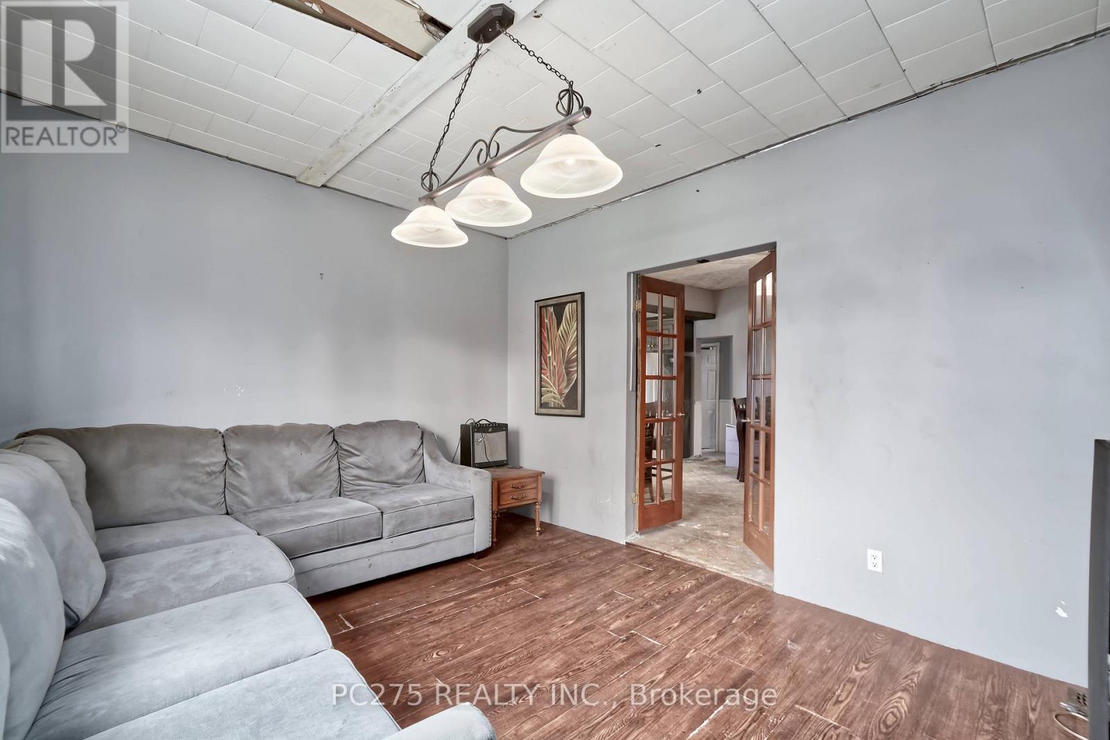 179 QUEEN STREET E Property Photo