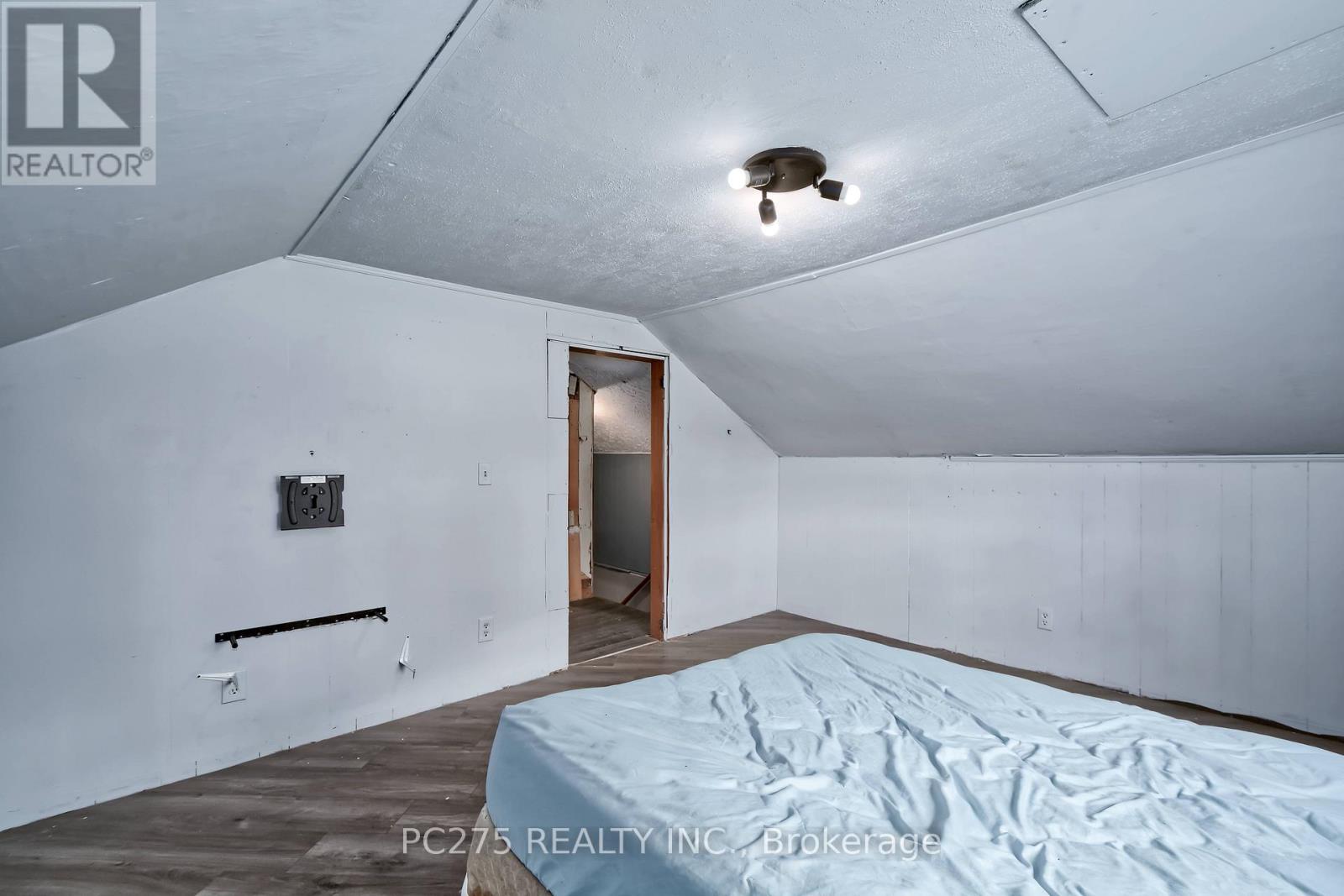 179 QUEEN STREET E Property Photo