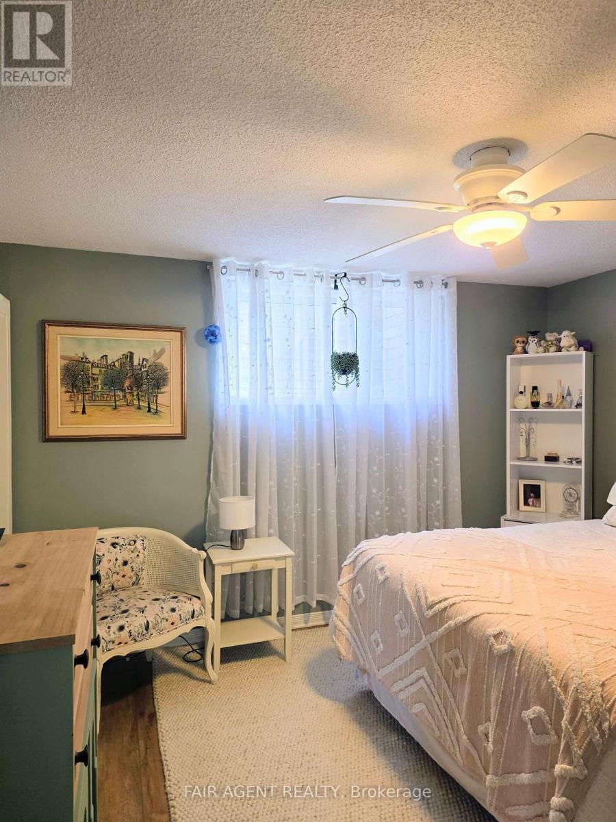 25 - 20 HURON STREET N Property Photo