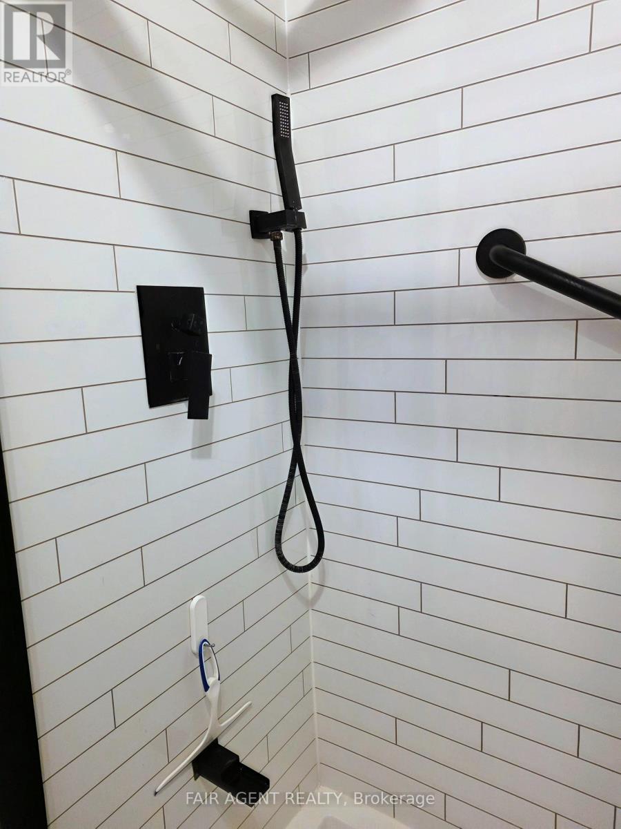 25 - 20 HURON STREET N Property Photo