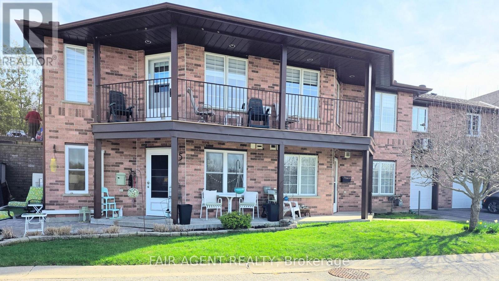 25 - 20 HURON STREET N Property Photo