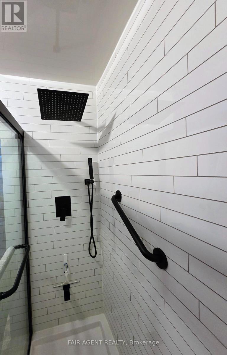 25 - 20 HURON STREET N Property Photo