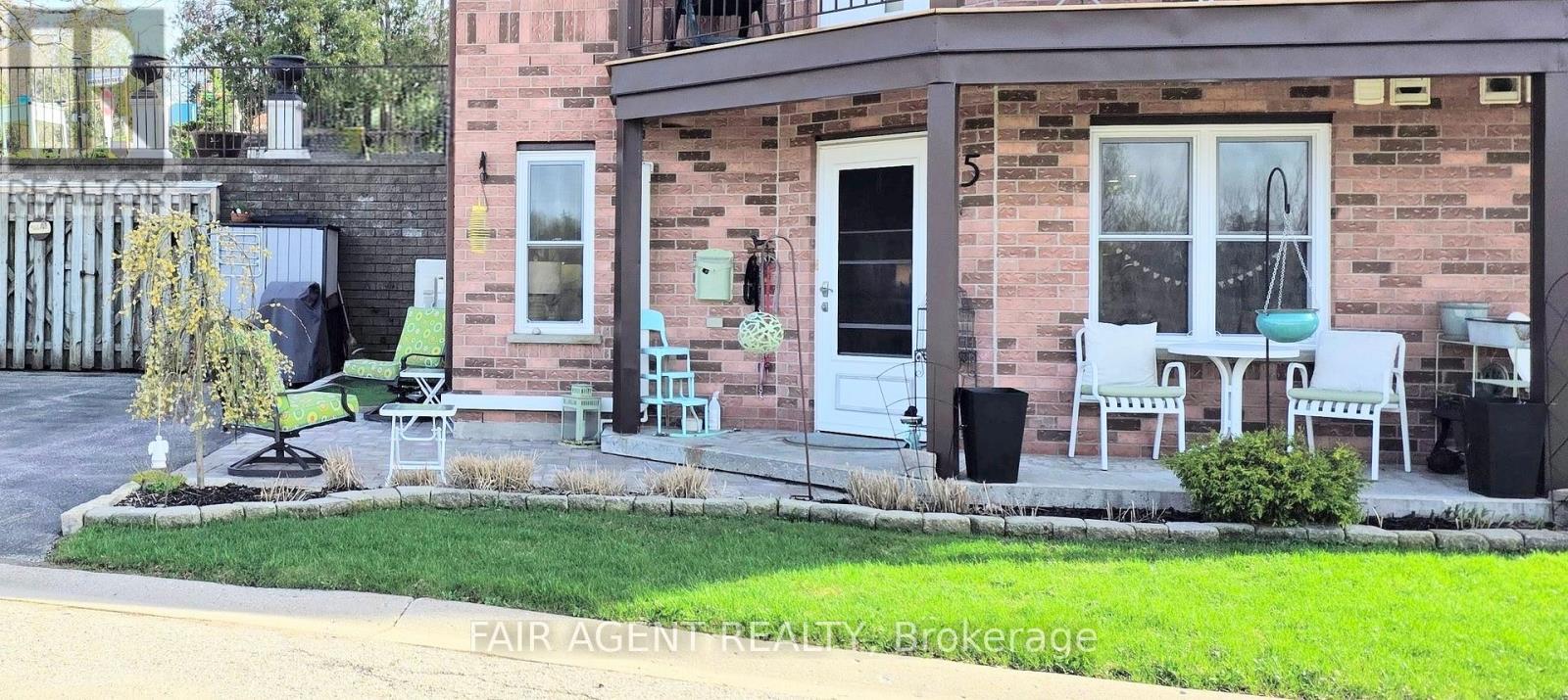 25 - 20 HURON STREET N Property Photo