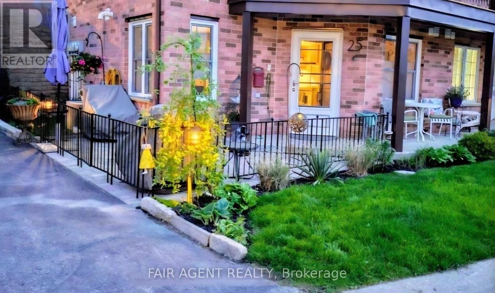 25 - 20 HURON STREET N Property Photo