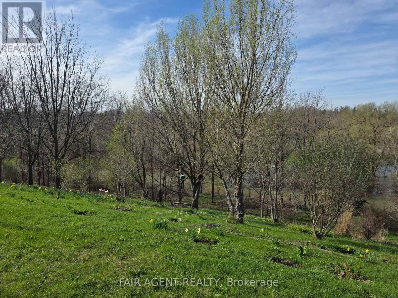 25 - 20 HURON STREET N Property Photo