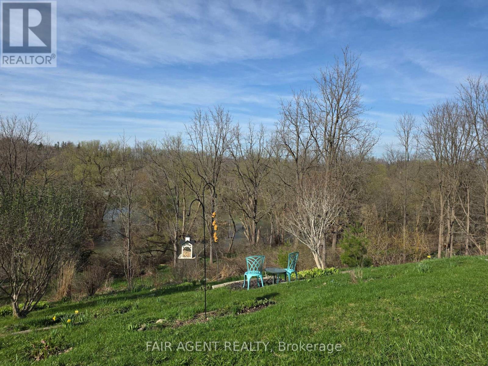 25 - 20 HURON STREET N Property Photo