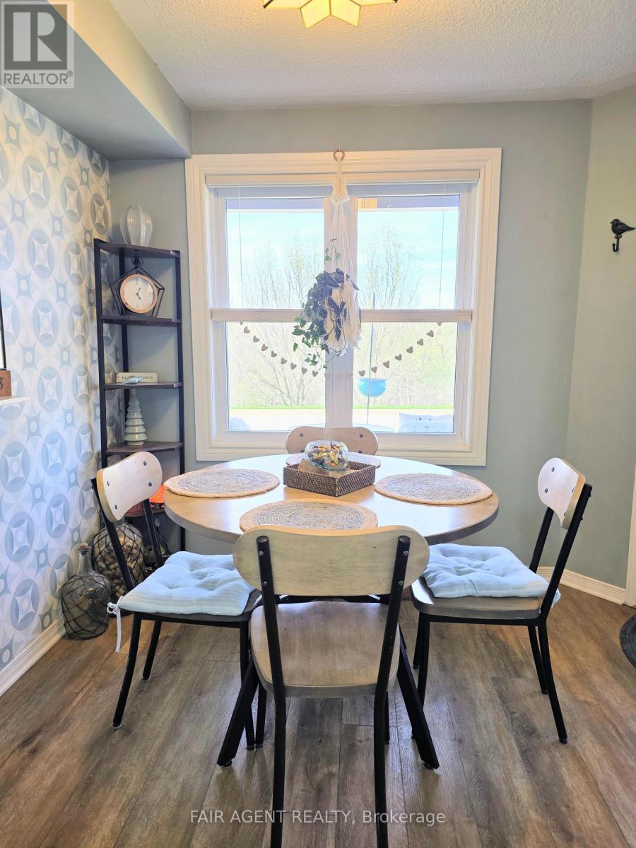 25 - 20 HURON STREET N Property Photo