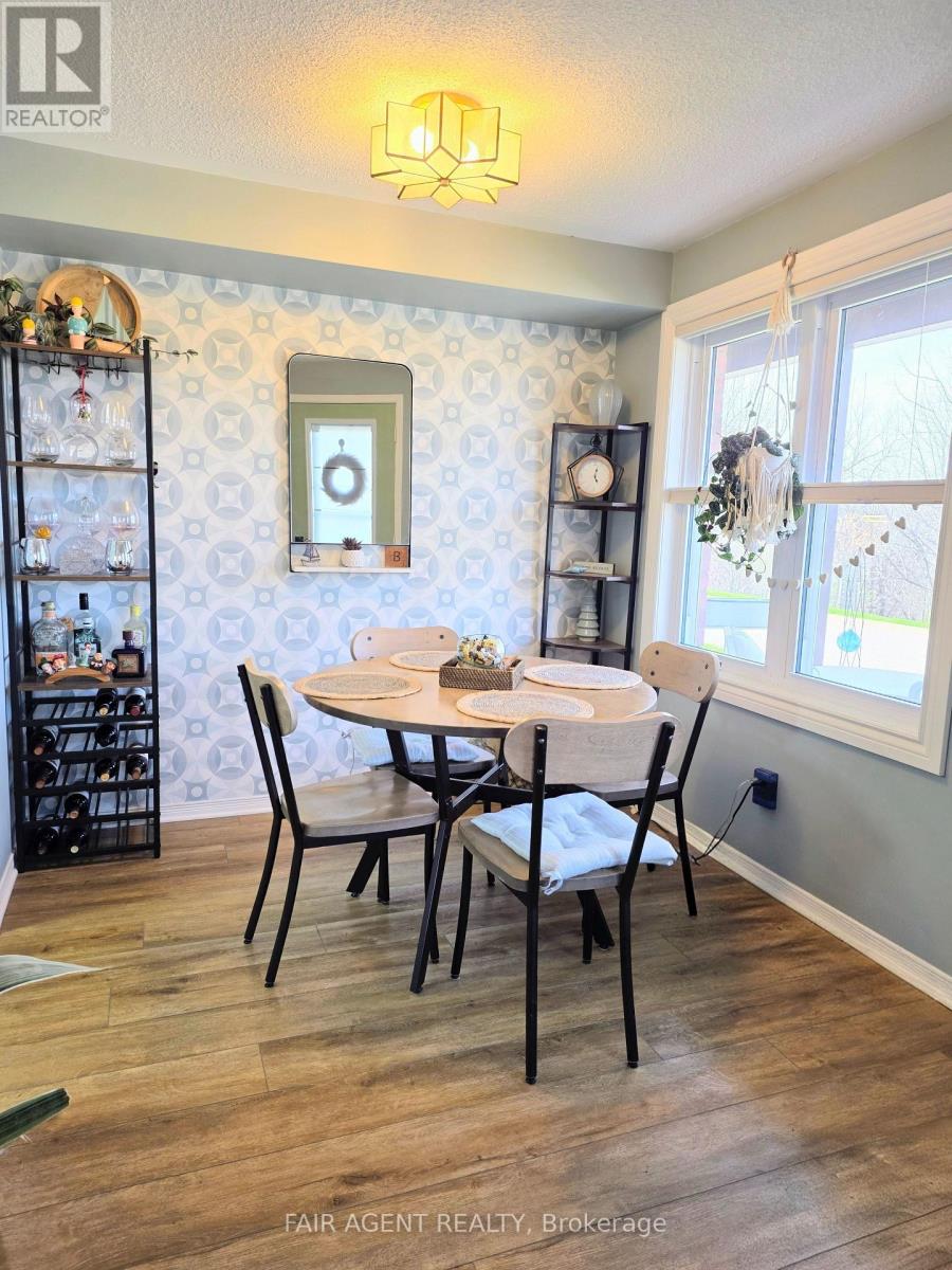 25 - 20 HURON STREET N Property Photo