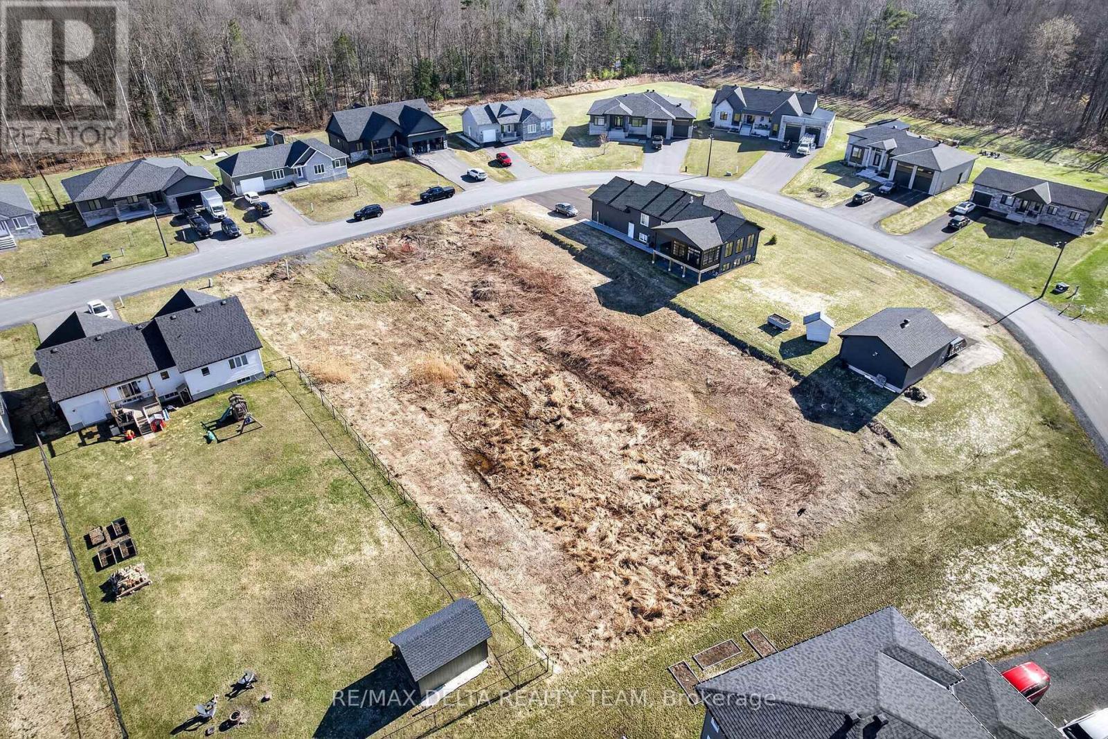 253 ROXANNE STREET - photo 2
