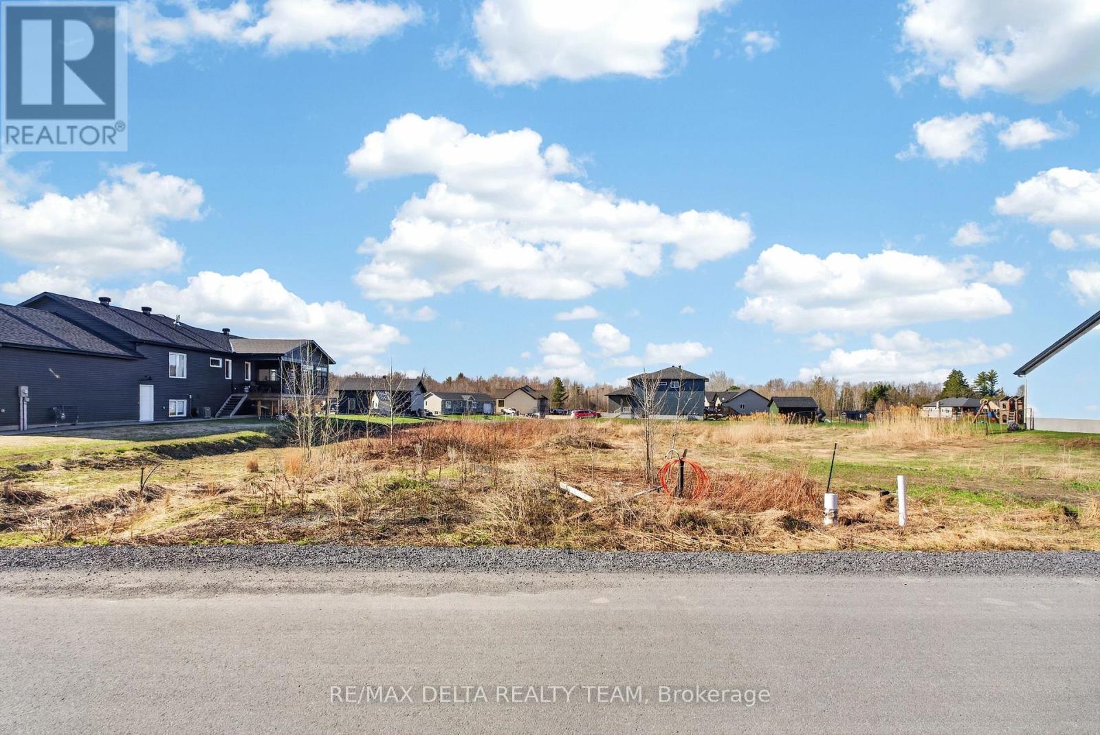 253 ROXANNE STREET — photo 7