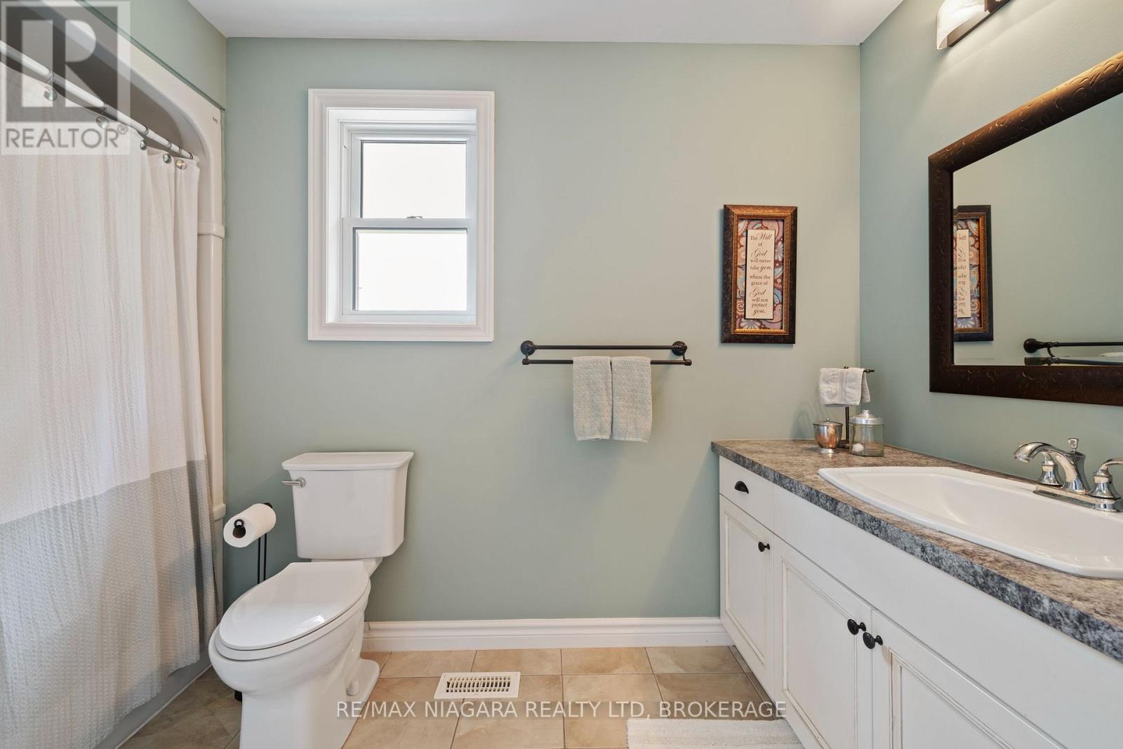 4 piece bathroom in upper level