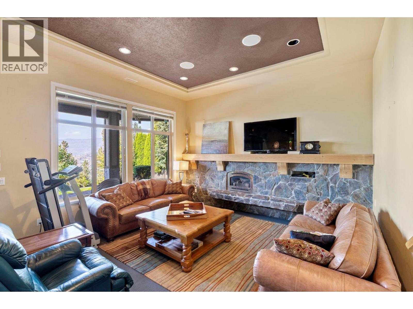 960 Skeena Drive - 43