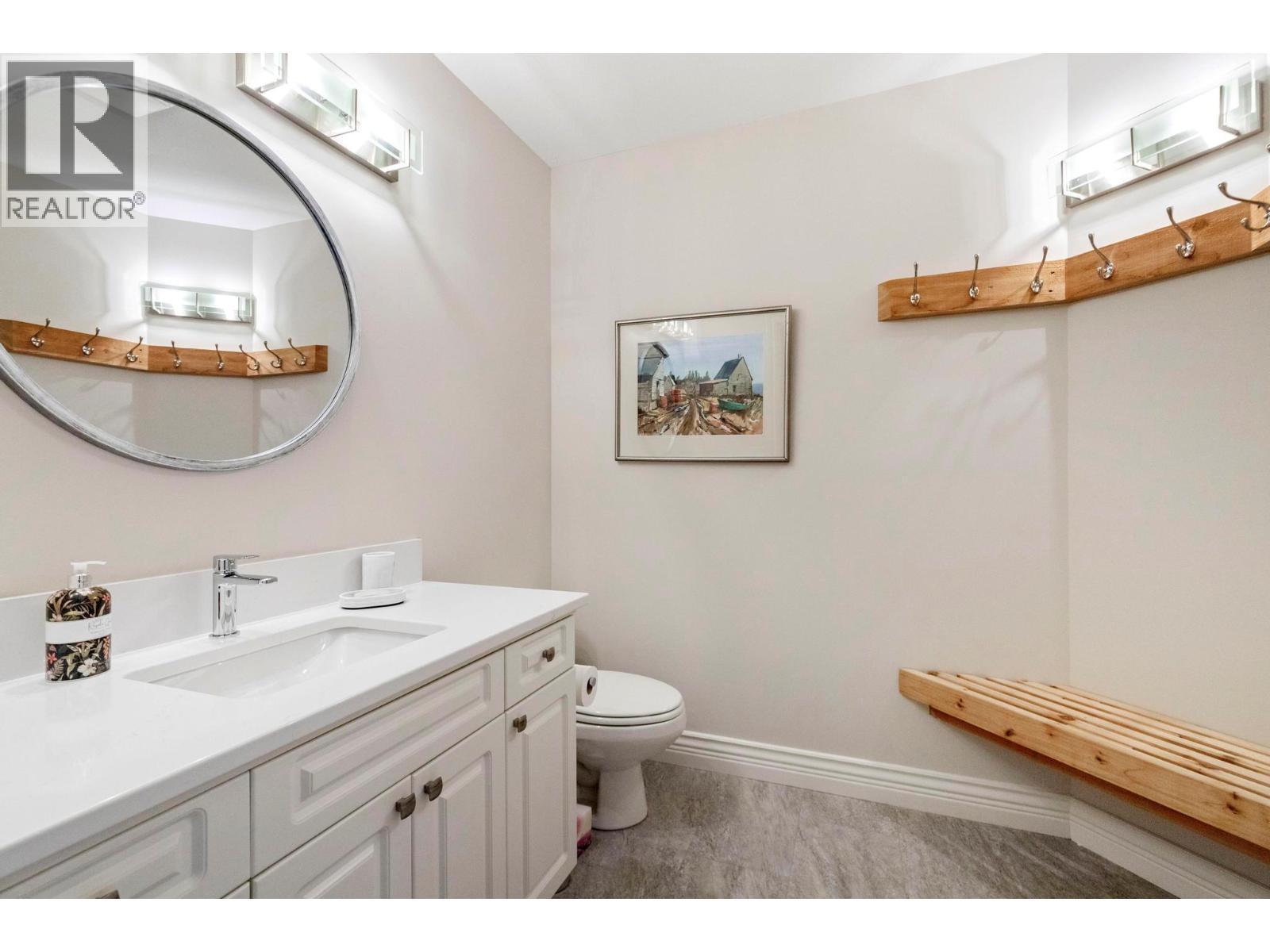 960 Skeena Drive - 44