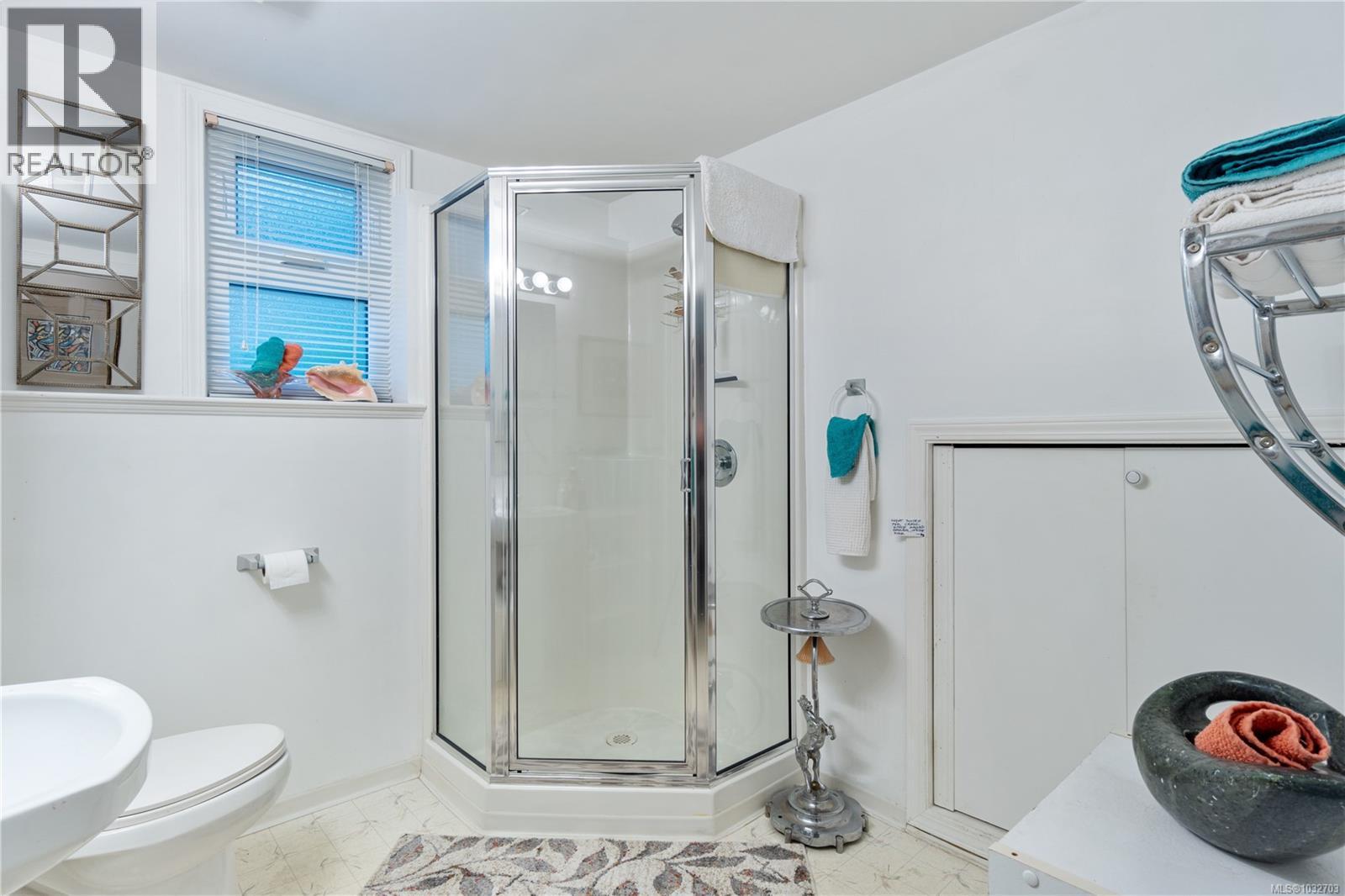 562 Rothdale Rd - 22