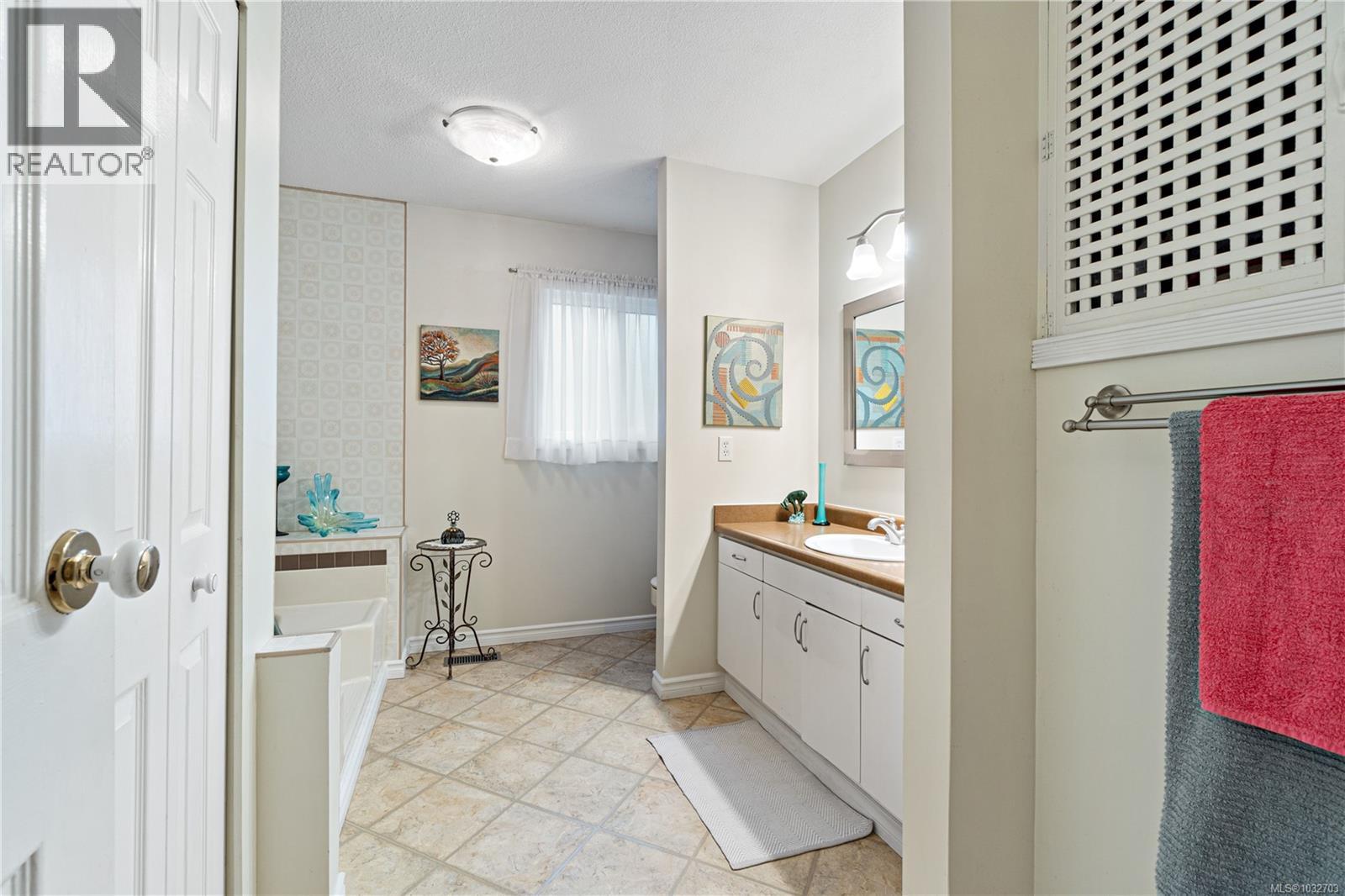 562 Rothdale Rd - 18