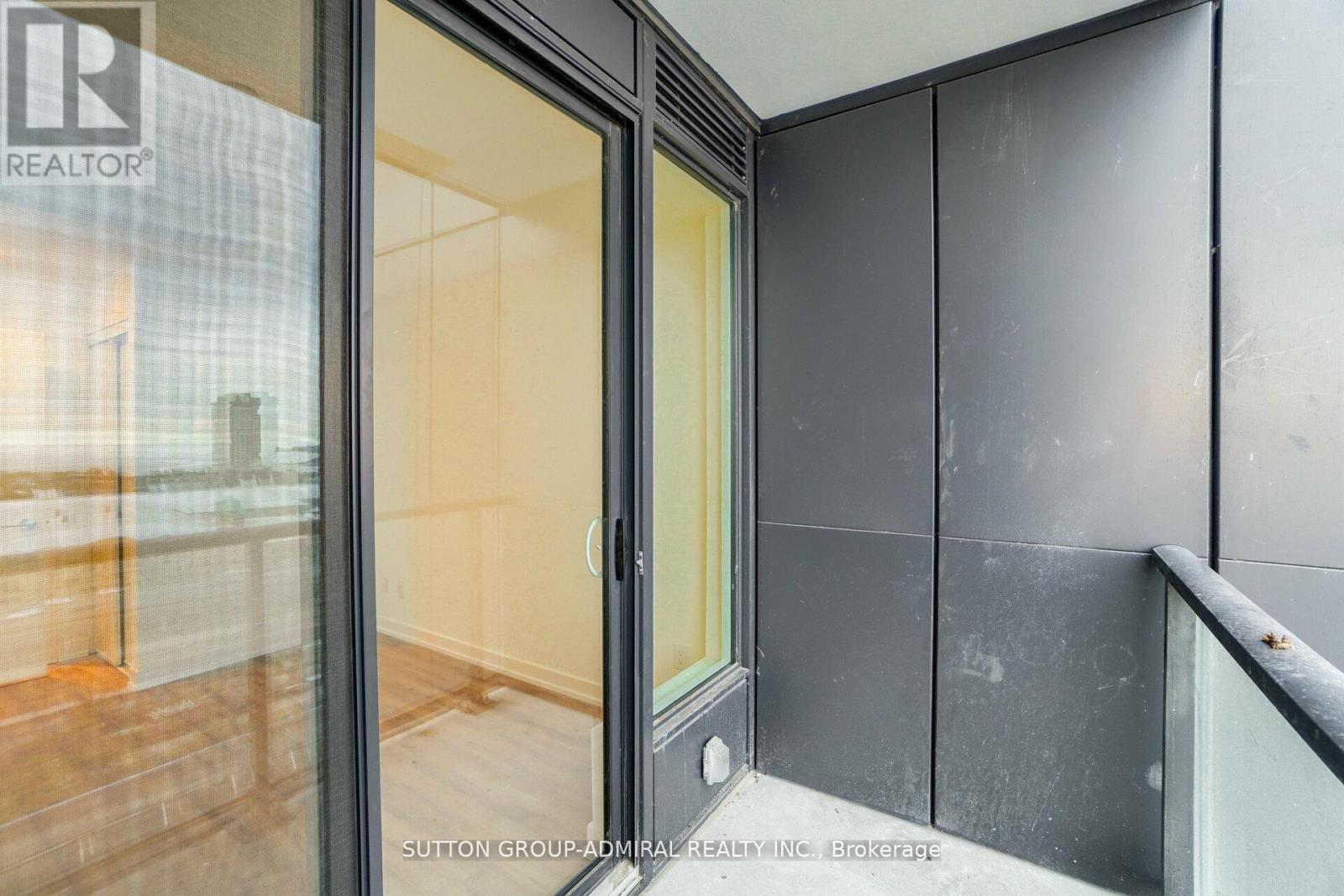 #1403 135 EAST LIBERTY STREET - 32