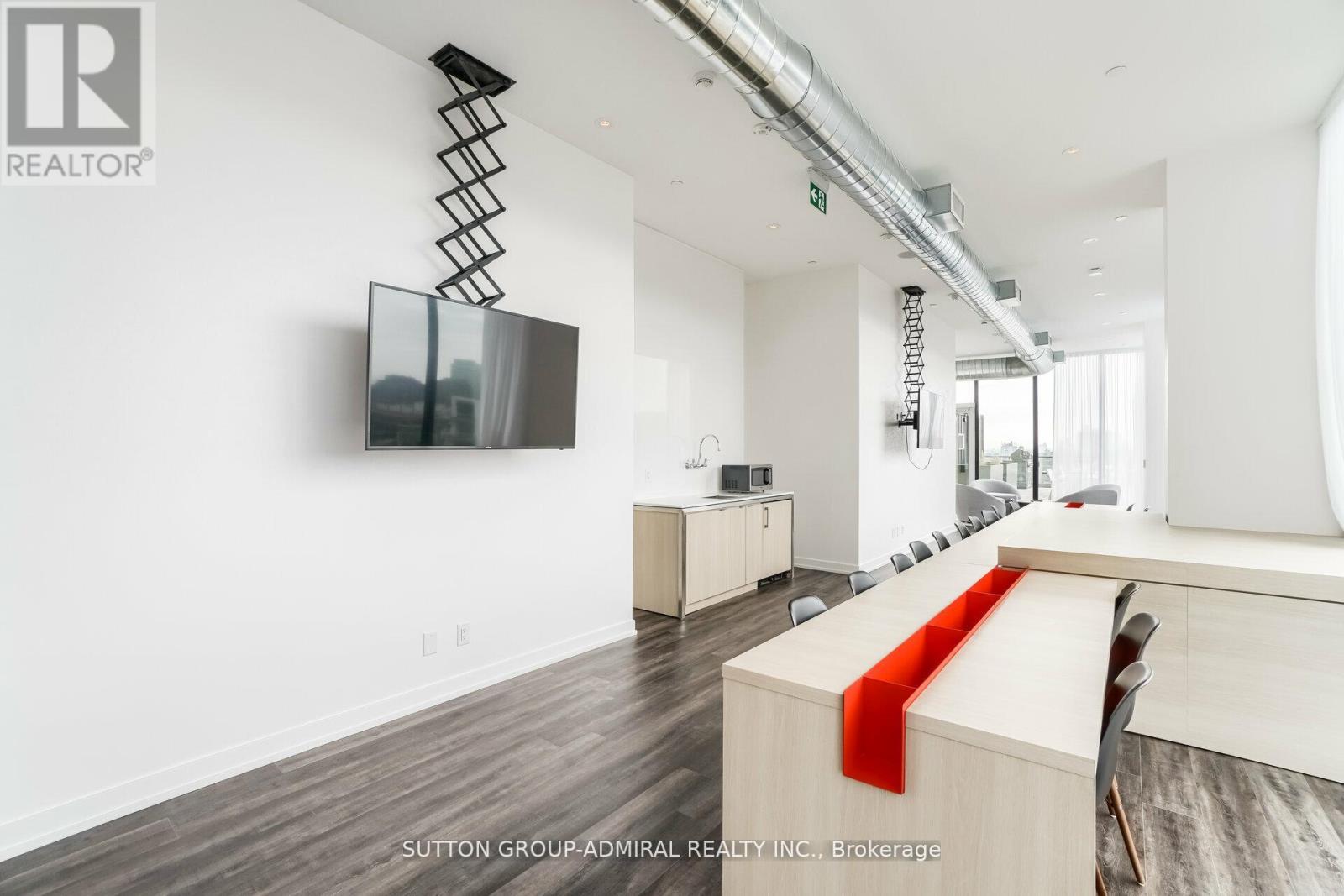 #1403 135 EAST LIBERTY STREET - 38