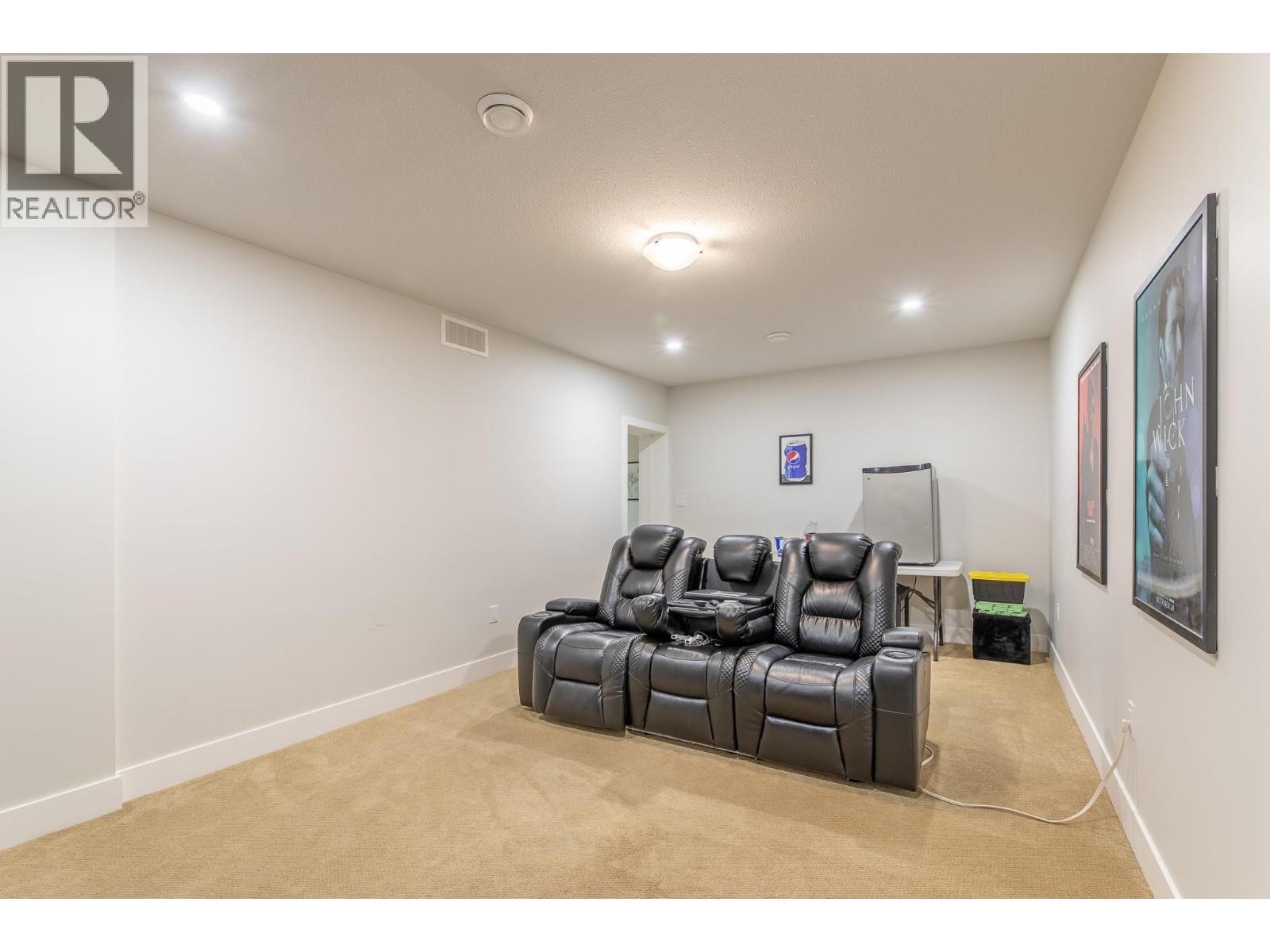 8738 PALMER Place, Summerland