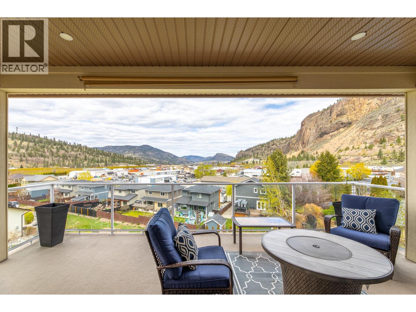 8738 PALMER Place, Summerland