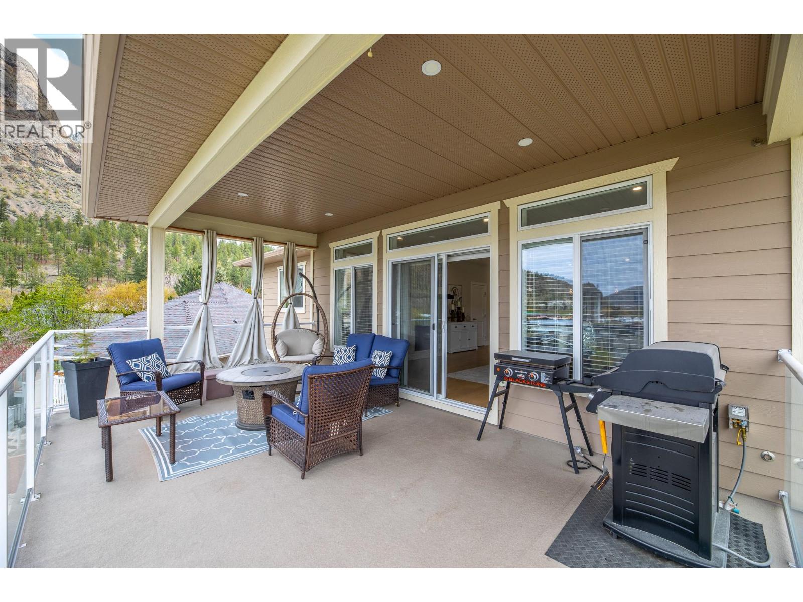 8738 PALMER Place, Summerland