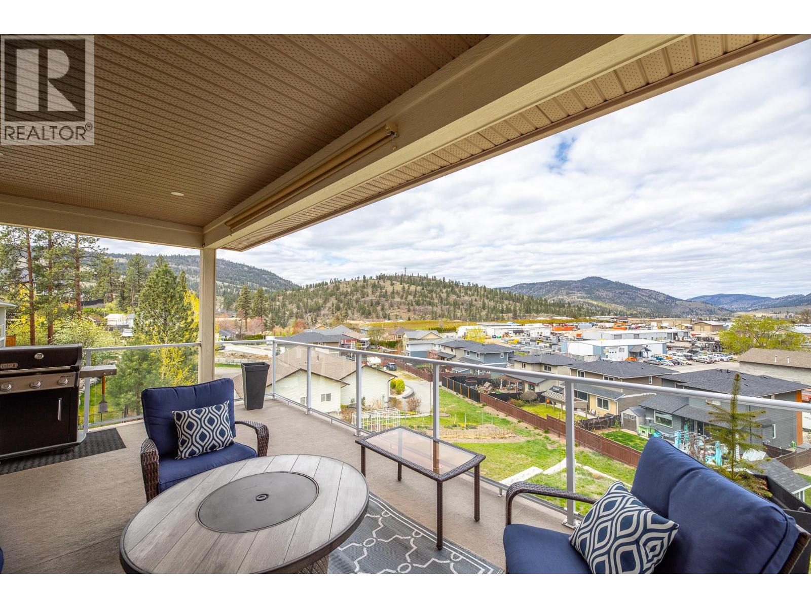 8738 PALMER Place, Summerland