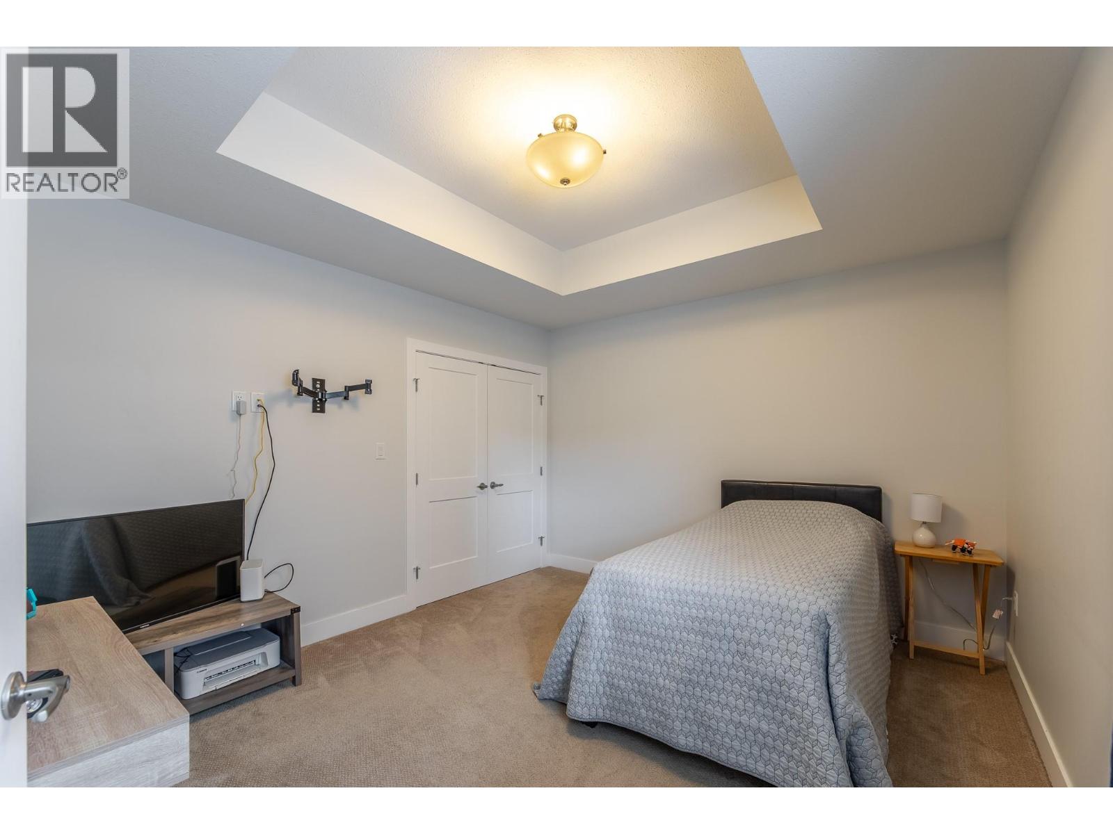 8738 PALMER Place, Summerland