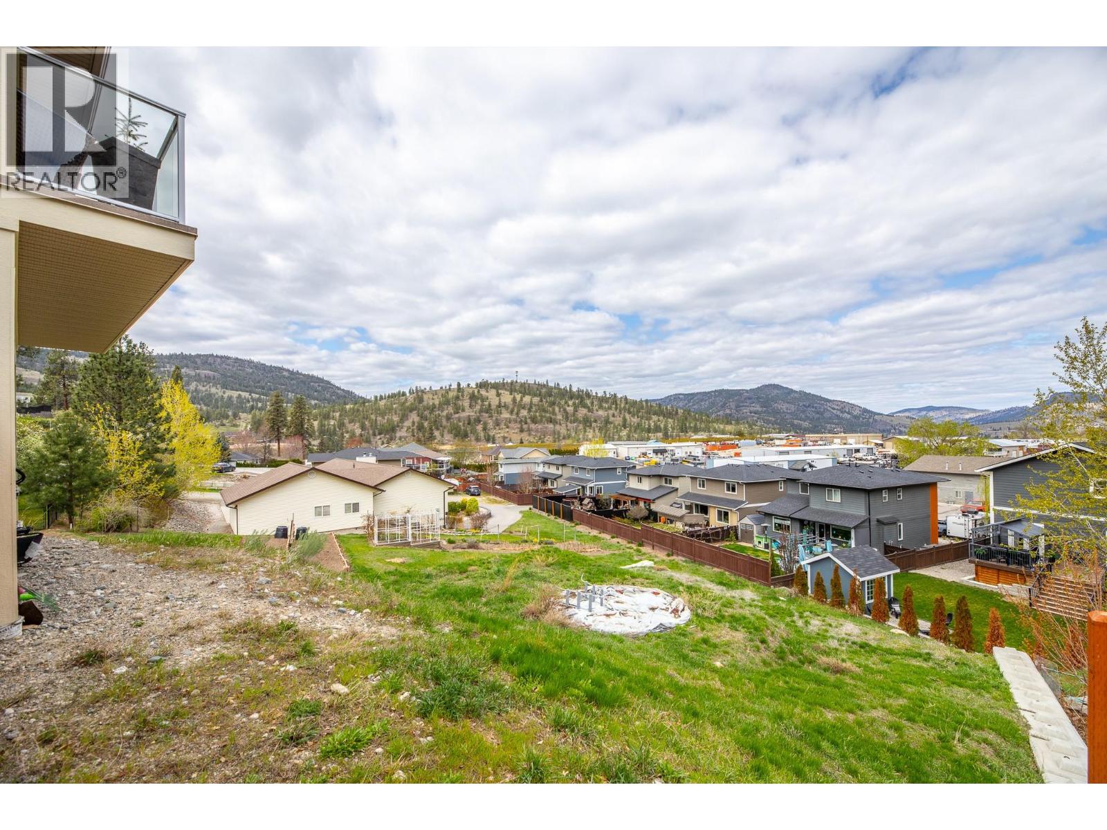 8738 PALMER Place, Summerland