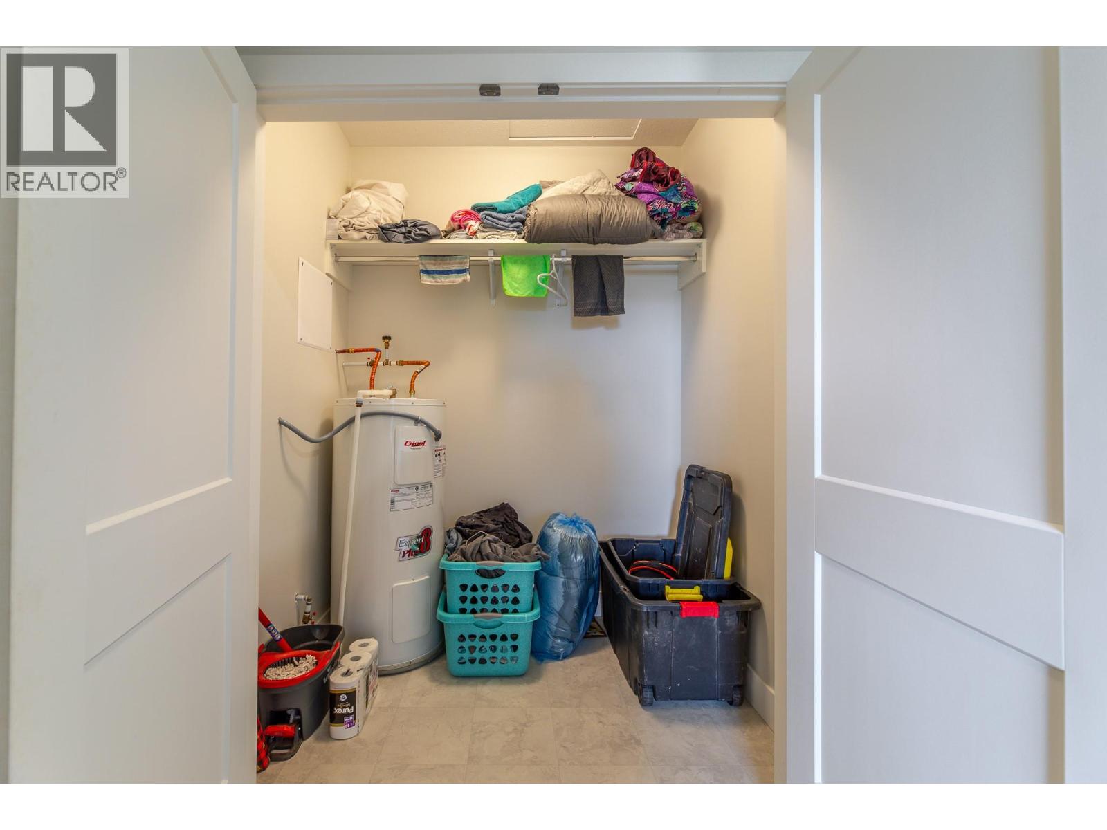 8738 PALMER Place, Summerland