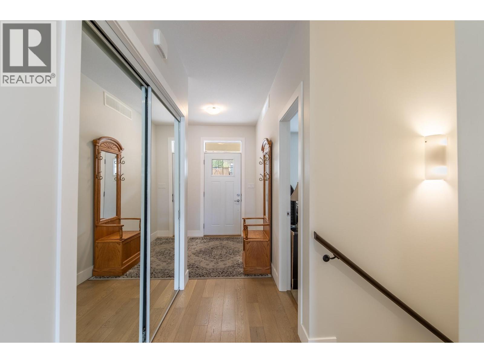 8738 PALMER Place, Summerland