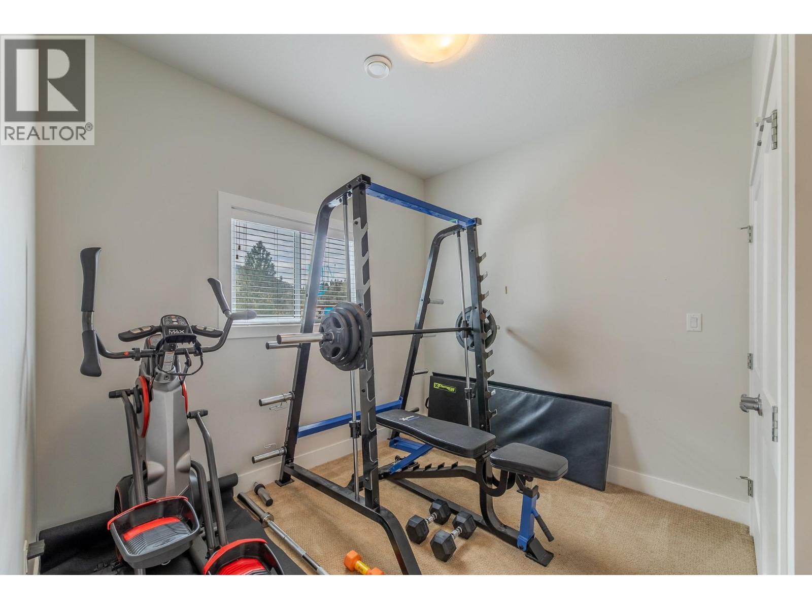 8738 PALMER Place, Summerland