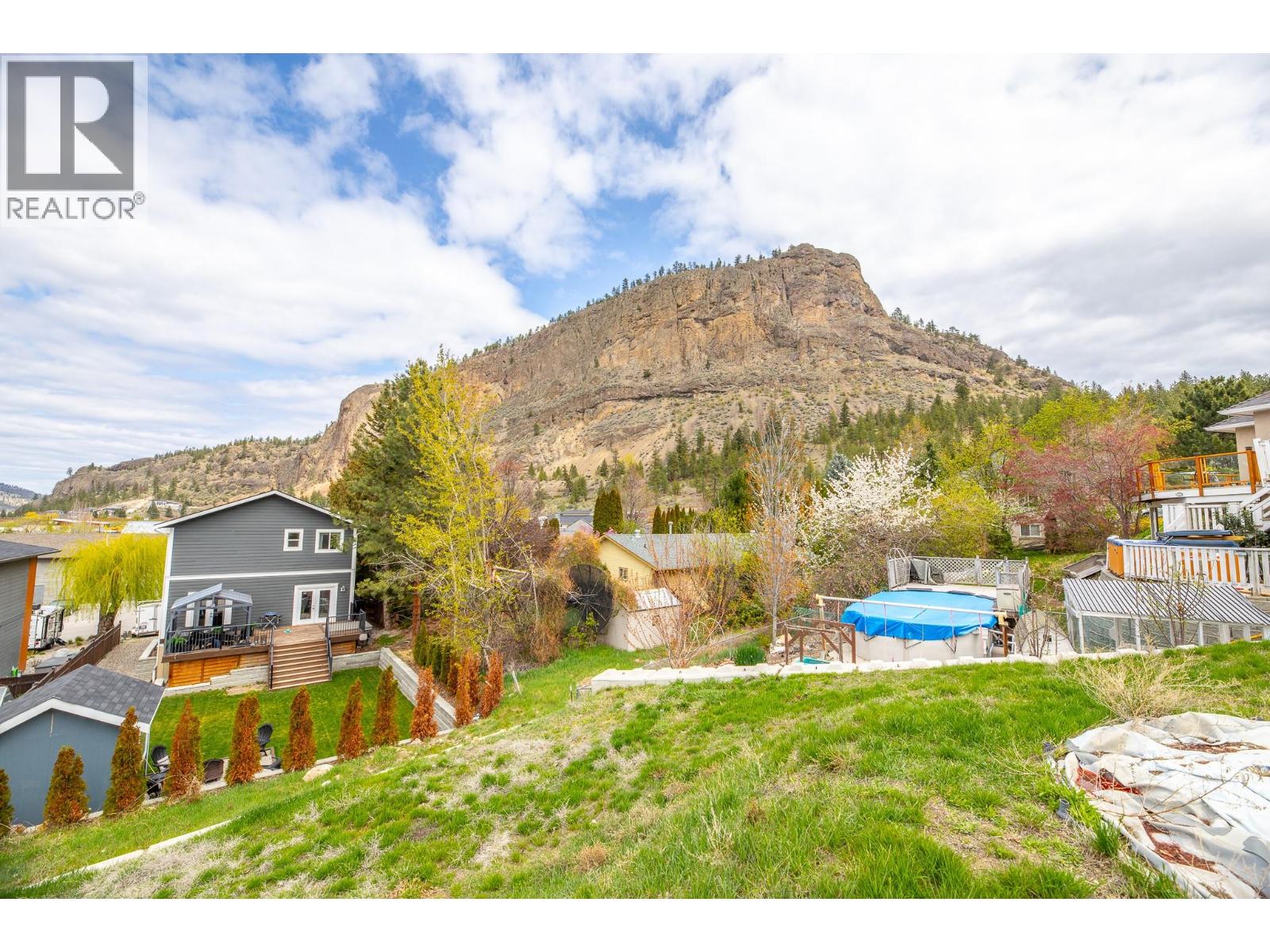 8738 PALMER Place, Summerland
