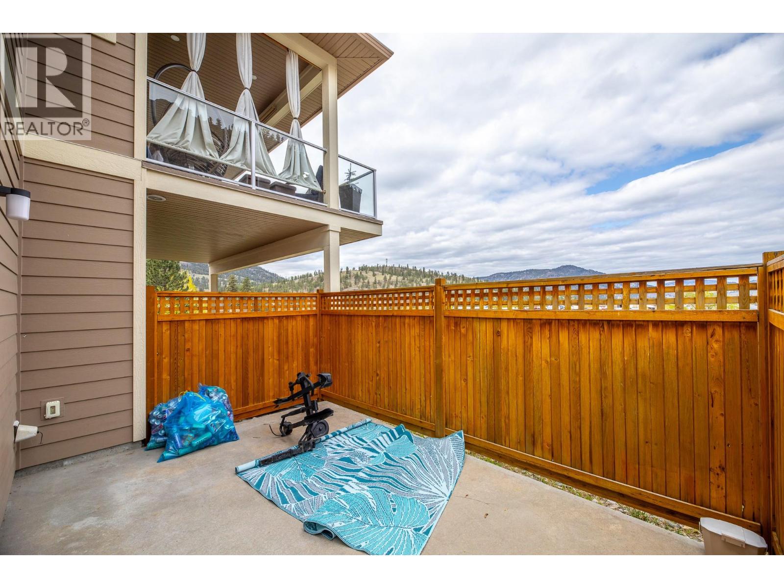 8738 PALMER Place, Summerland
