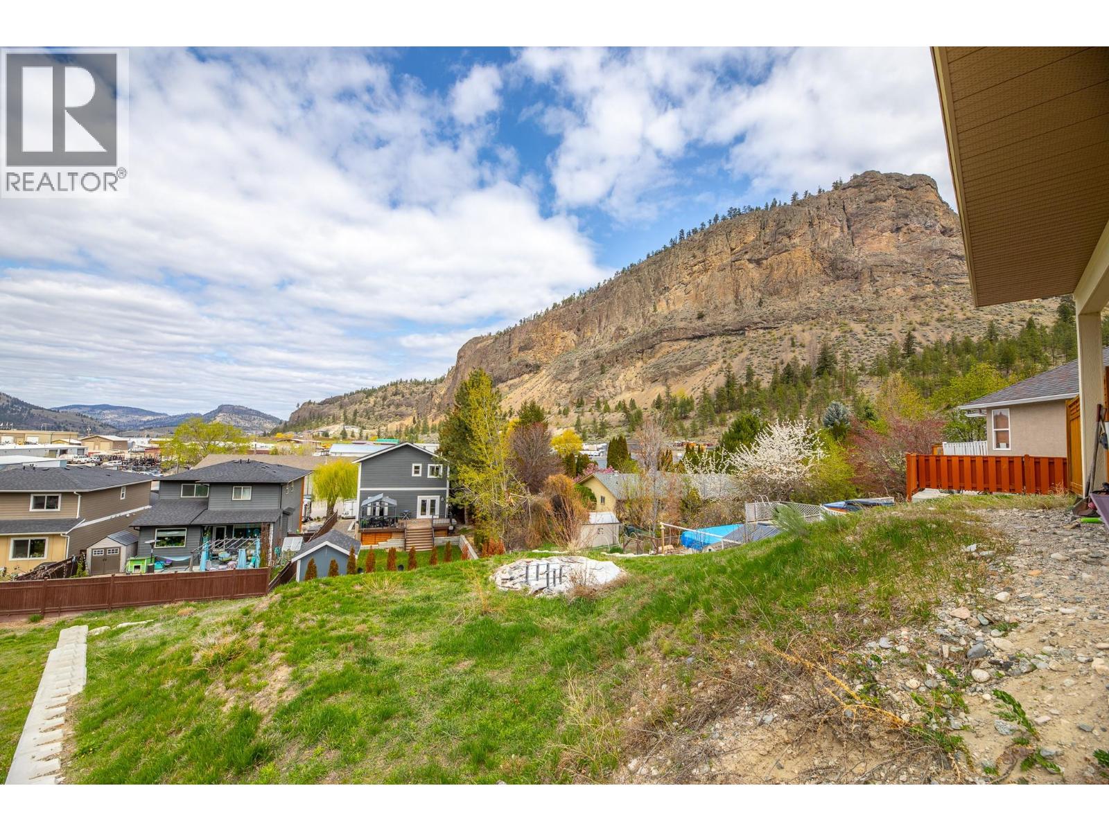 8738 PALMER Place, Summerland