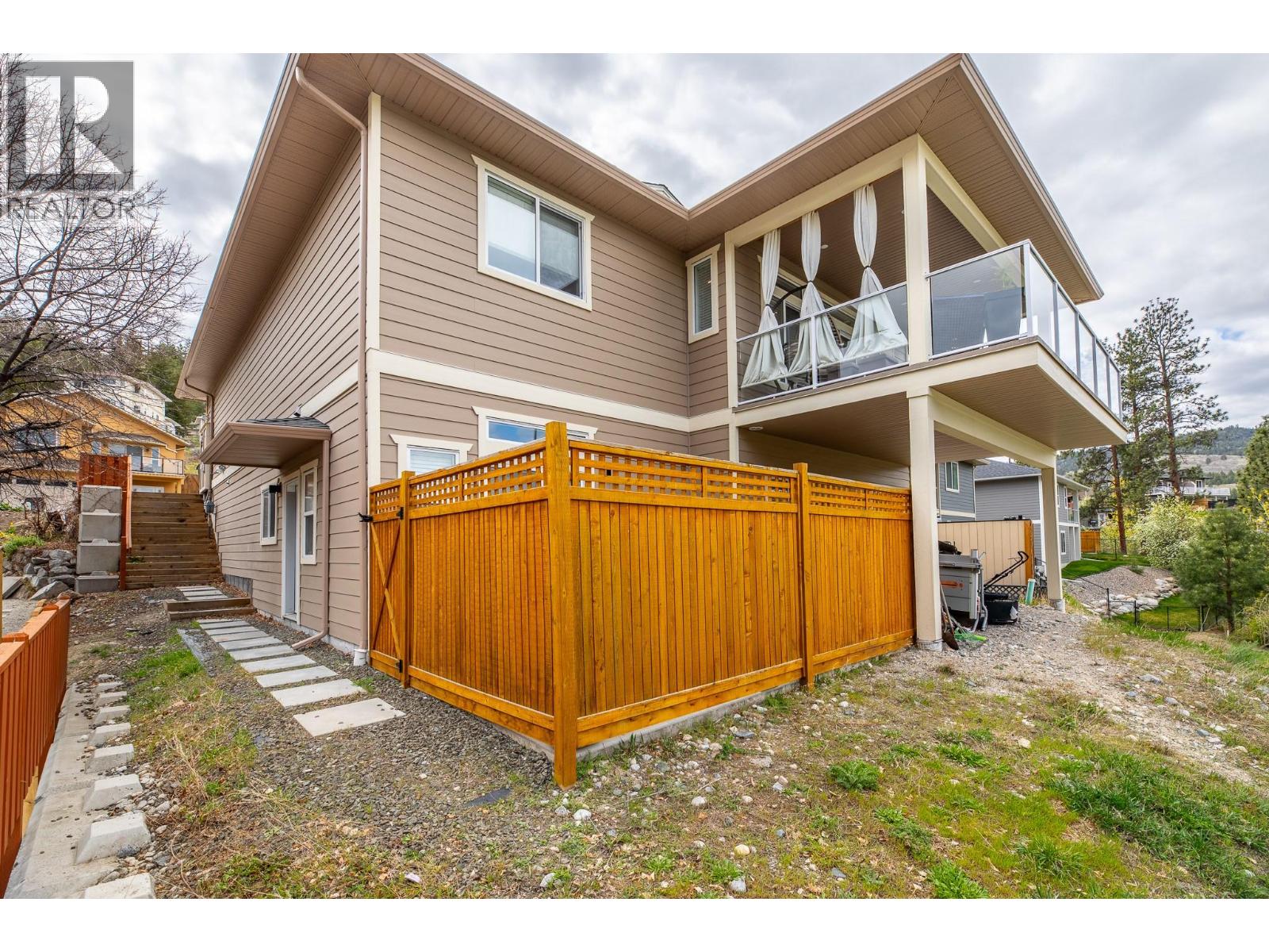8738 PALMER Place, Summerland
