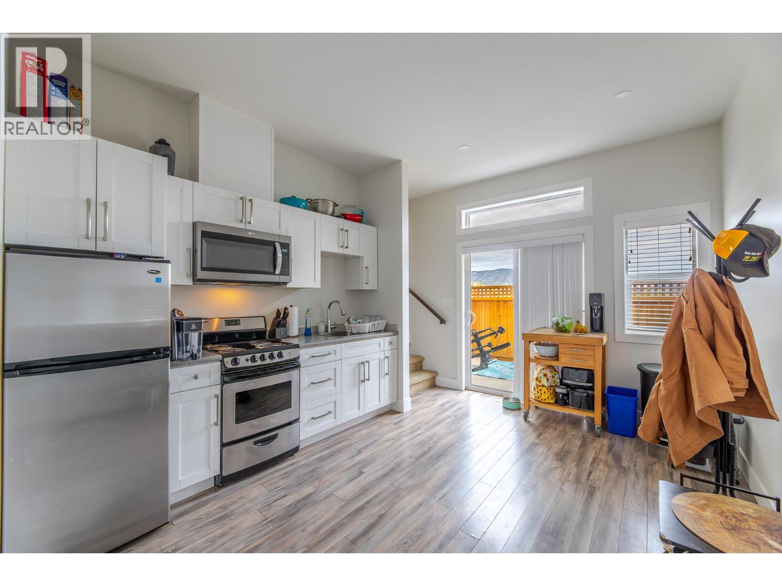 8738 PALMER Place, Summerland