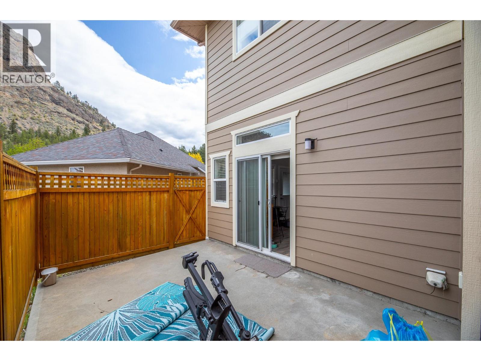 8738 PALMER Place, Summerland