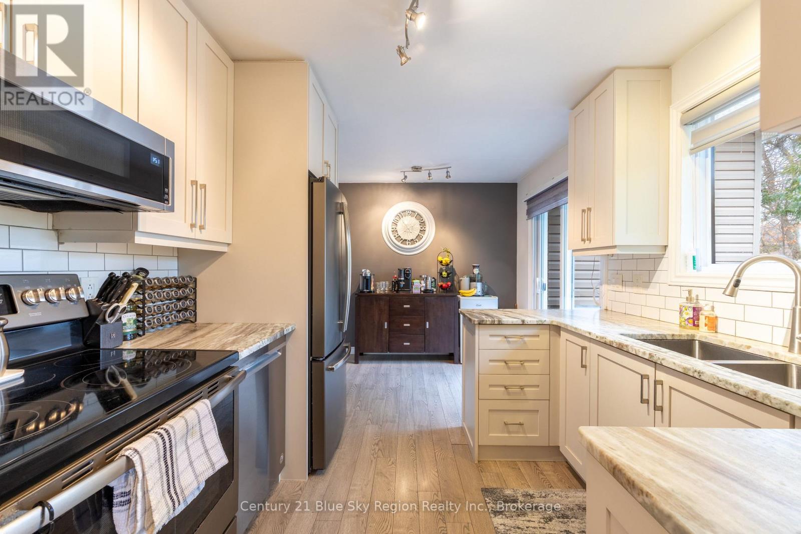 138 MACBETH CRESCENT - 10