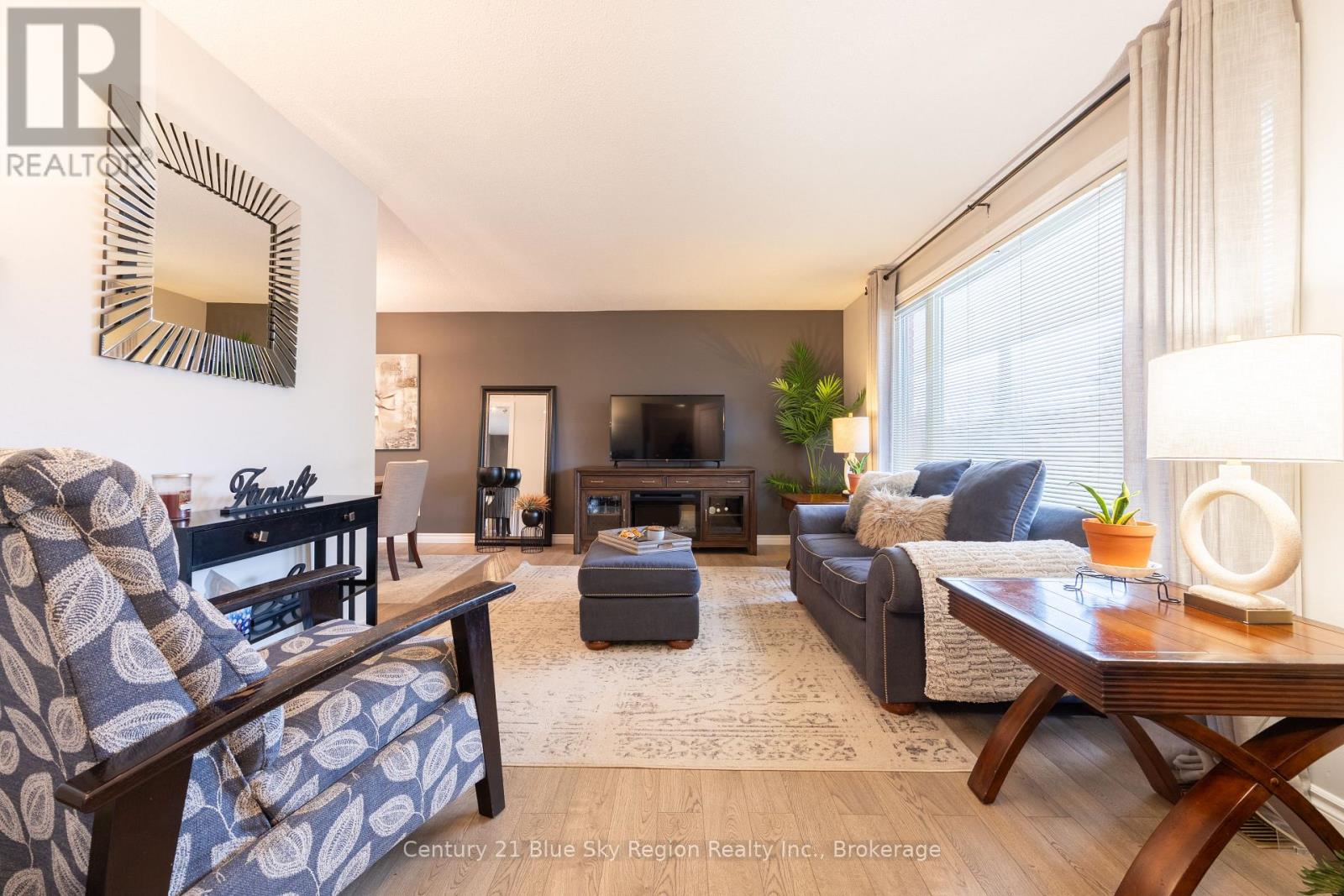 138 MACBETH CRESCENT - 4