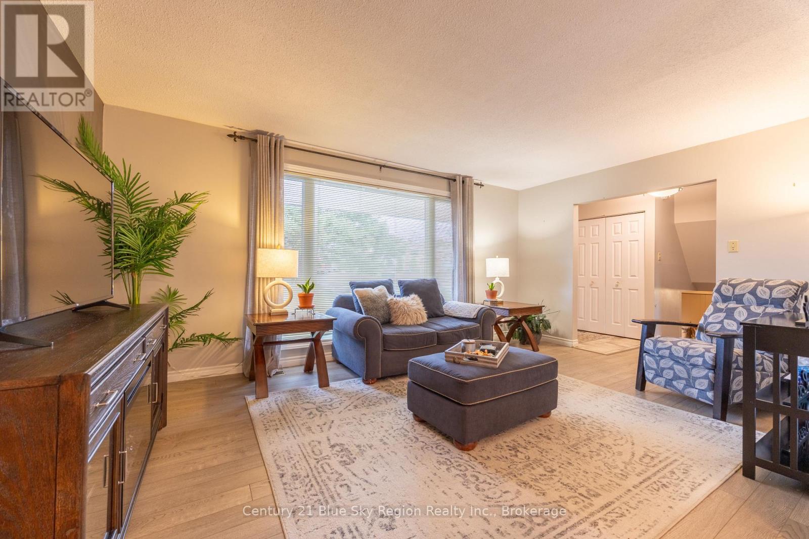 138 MACBETH CRESCENT - 6