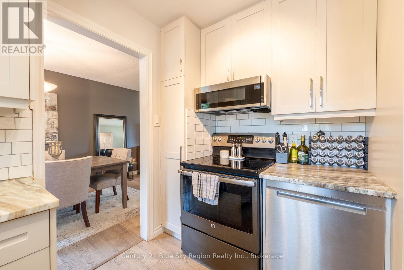 138 MACBETH CRESCENT - 9