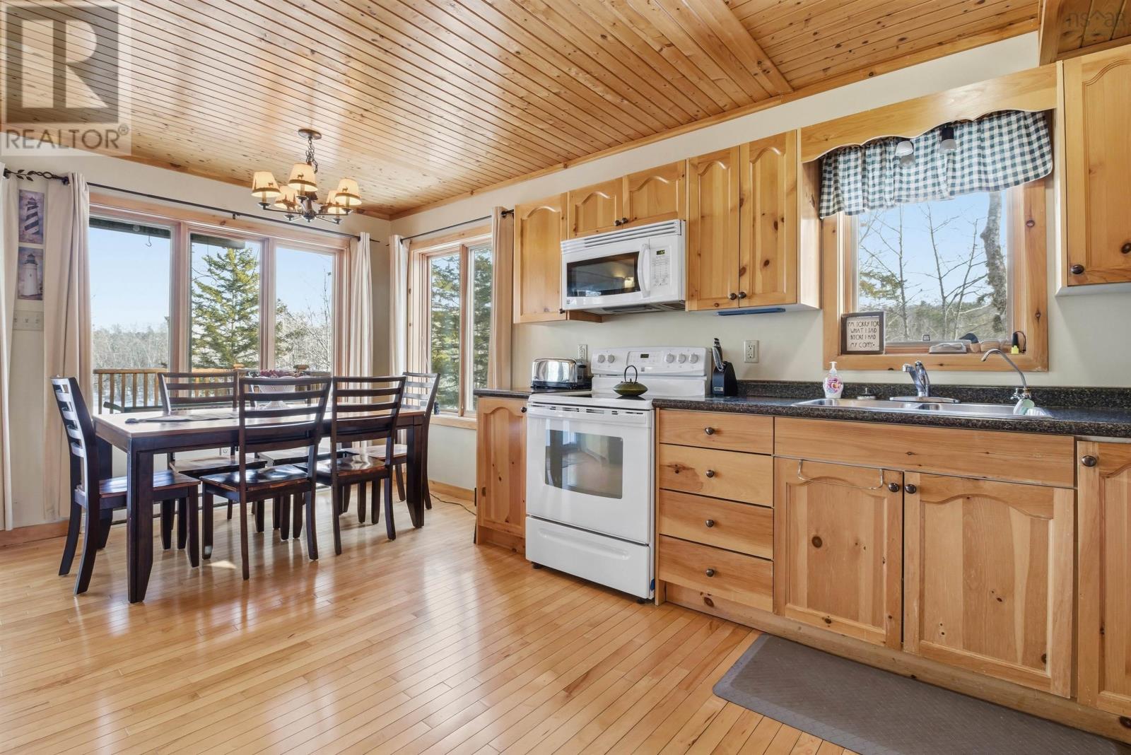 Property 15 of 51 of 59 2 Sunshine Lane