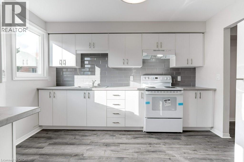 24 BOND Street Unit# D, Brantford, Ontario, N3R4G5 — Photo 2