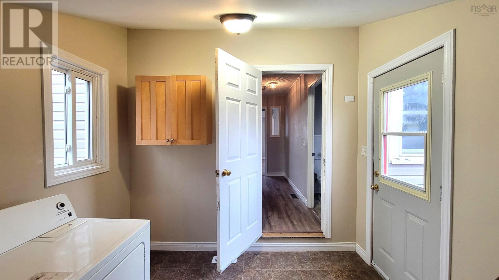 Property 21 of 45 of 3617 Robie Street