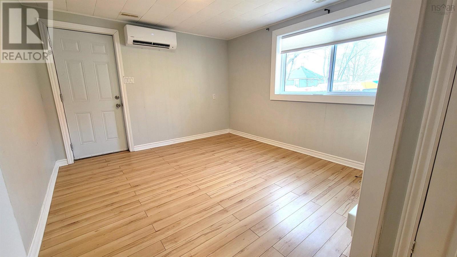 Property 22 of 45 of 3617 Robie Street