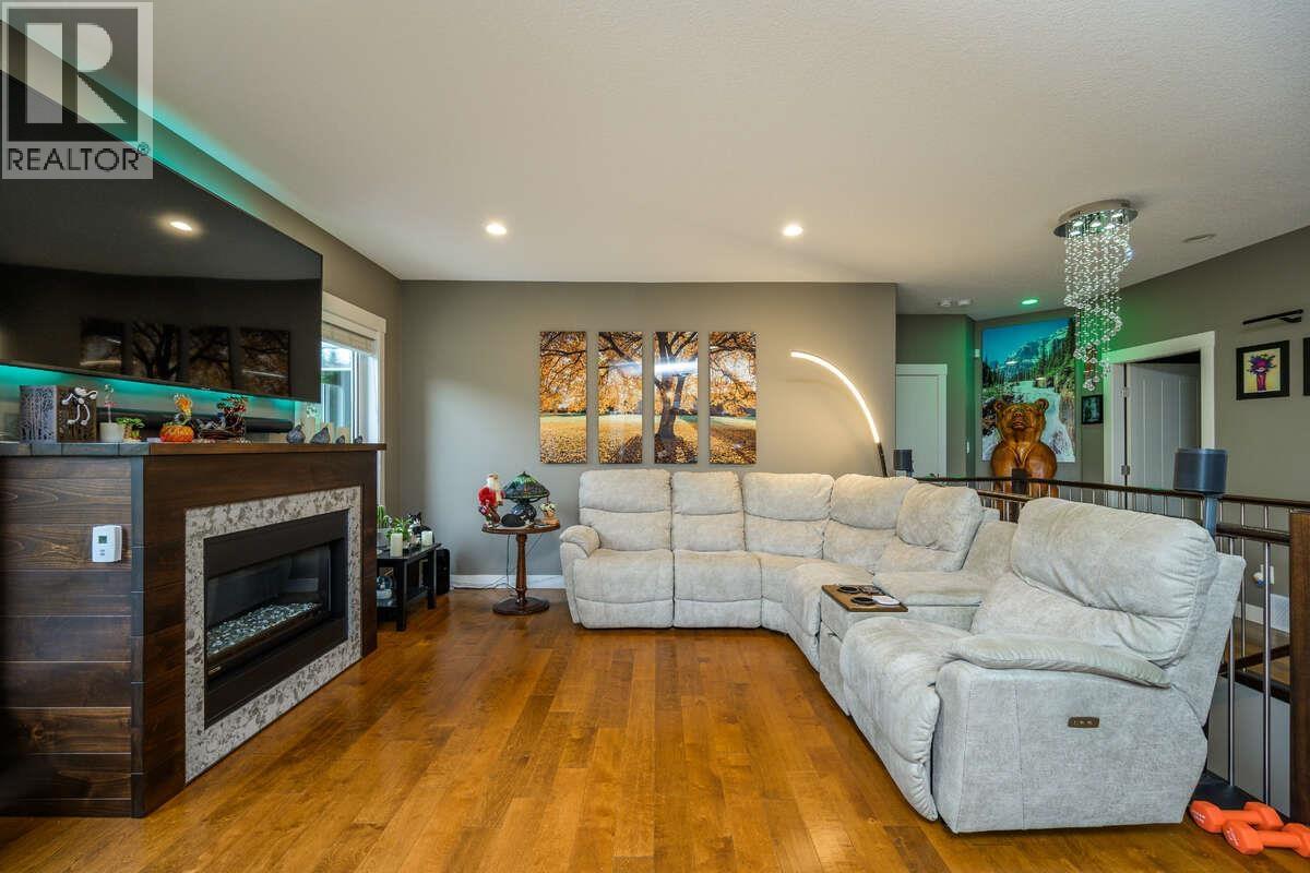 Photo 10 of 40 — 2693 LINKS DRIVE · Prince George, BC