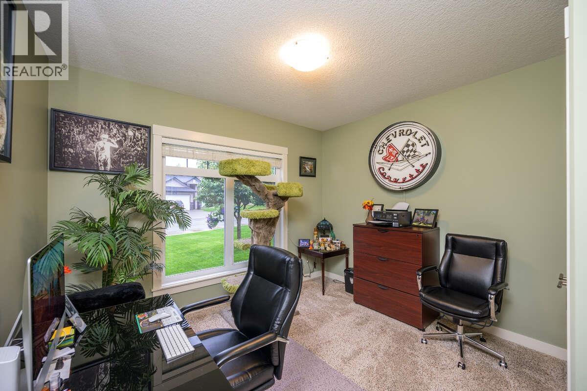 Photo 12 of 40 — 2693 LINKS DRIVE · Prince George, BC